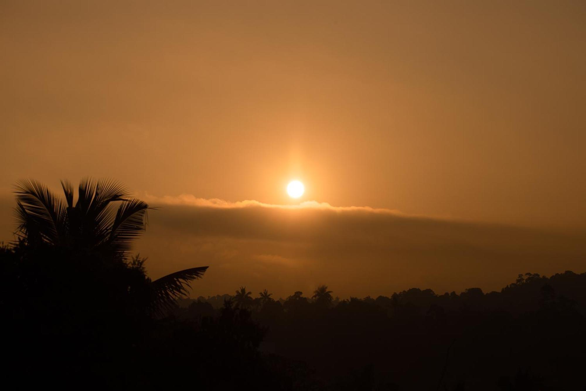 Golden Shower Inn Kandy Bagian luar foto