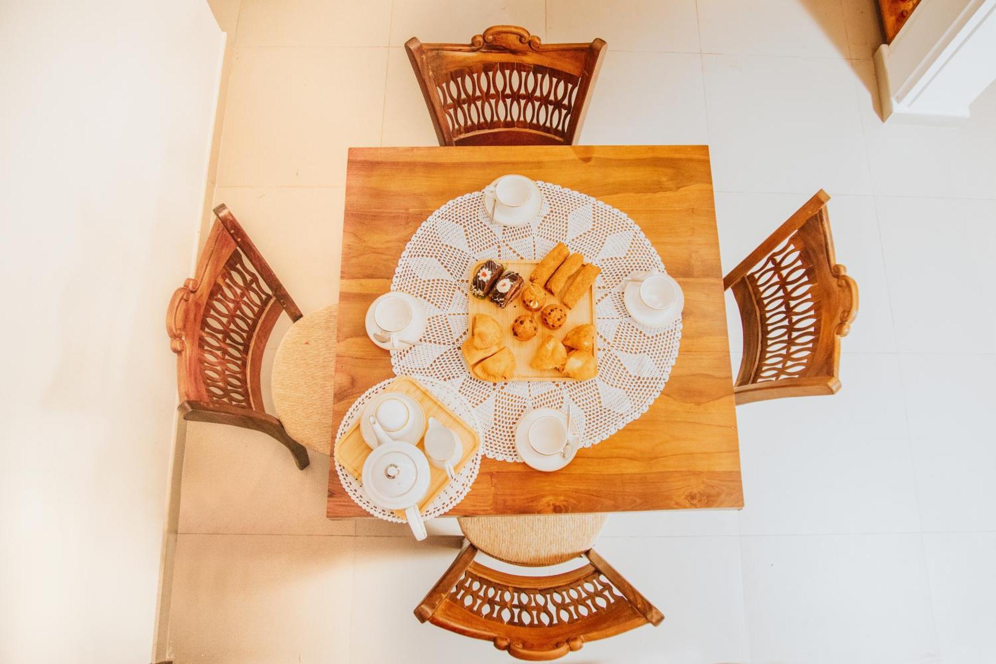 Golden Shower Inn Kandy Bagian luar foto