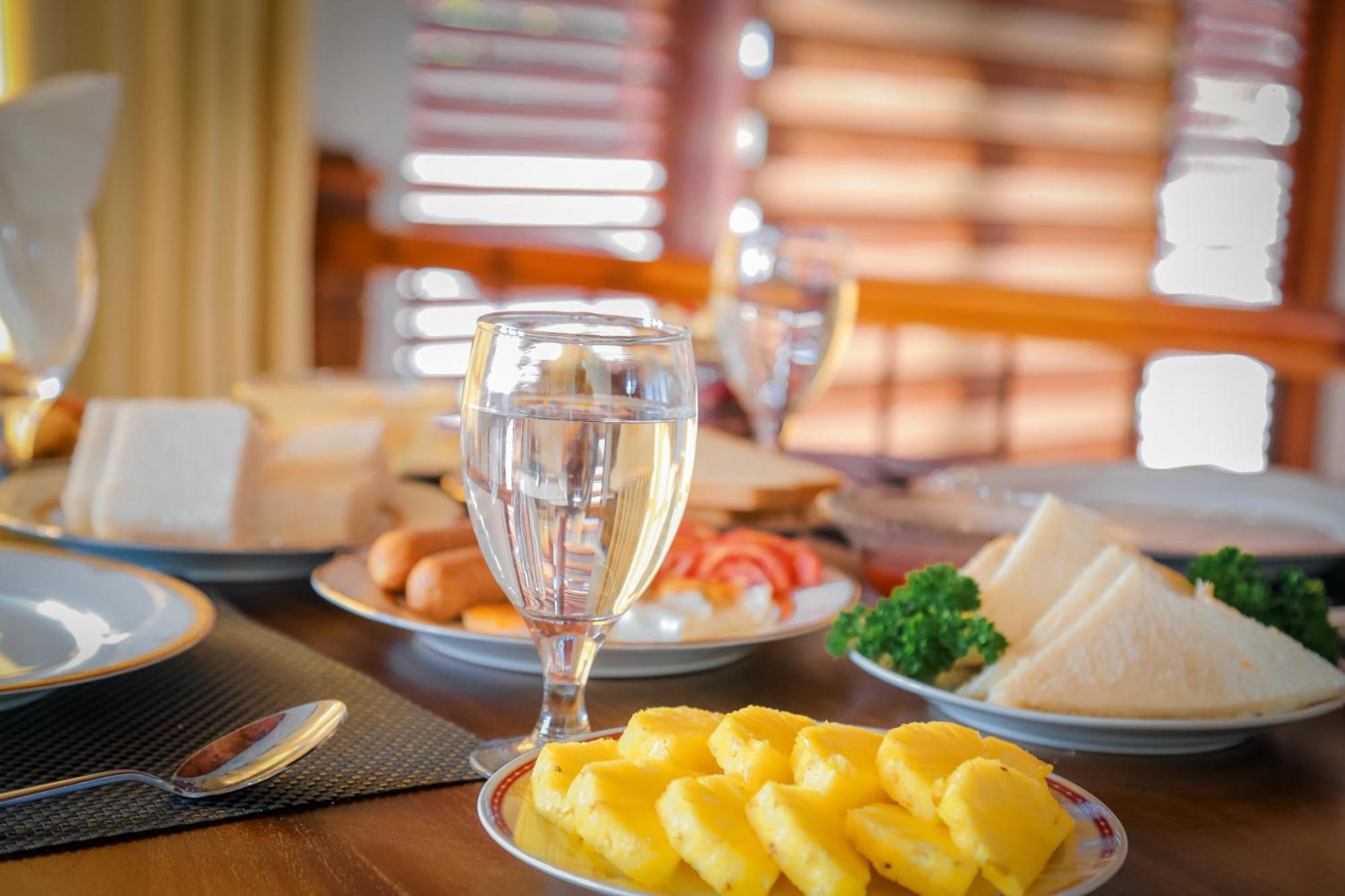 Golden Shower Inn Kandy Bagian luar foto
