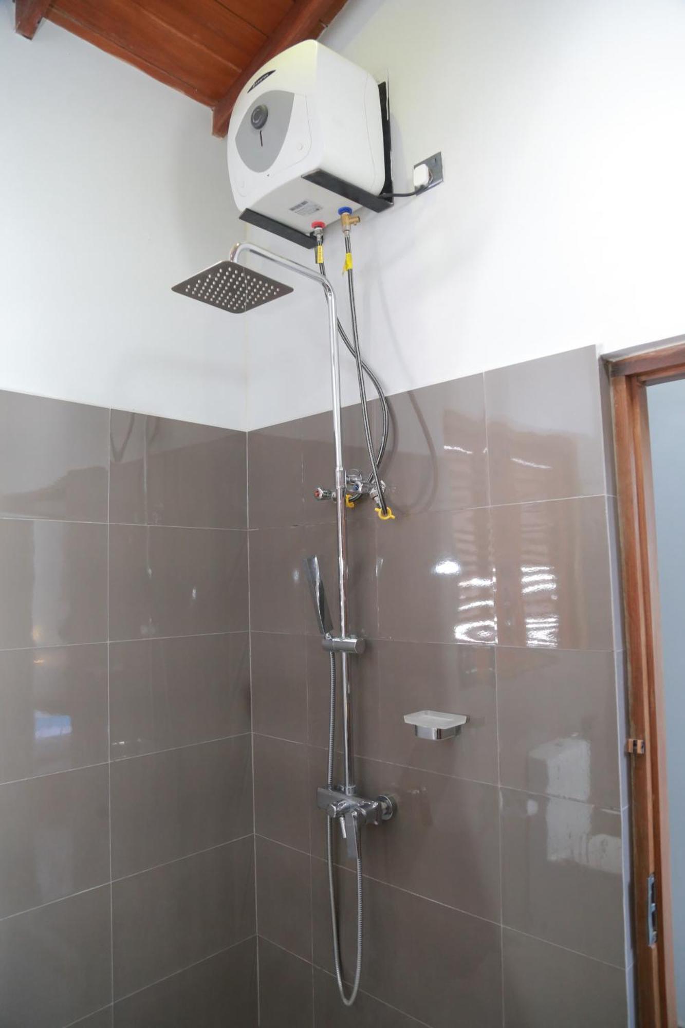 Golden Shower Inn Kandy Bagian luar foto