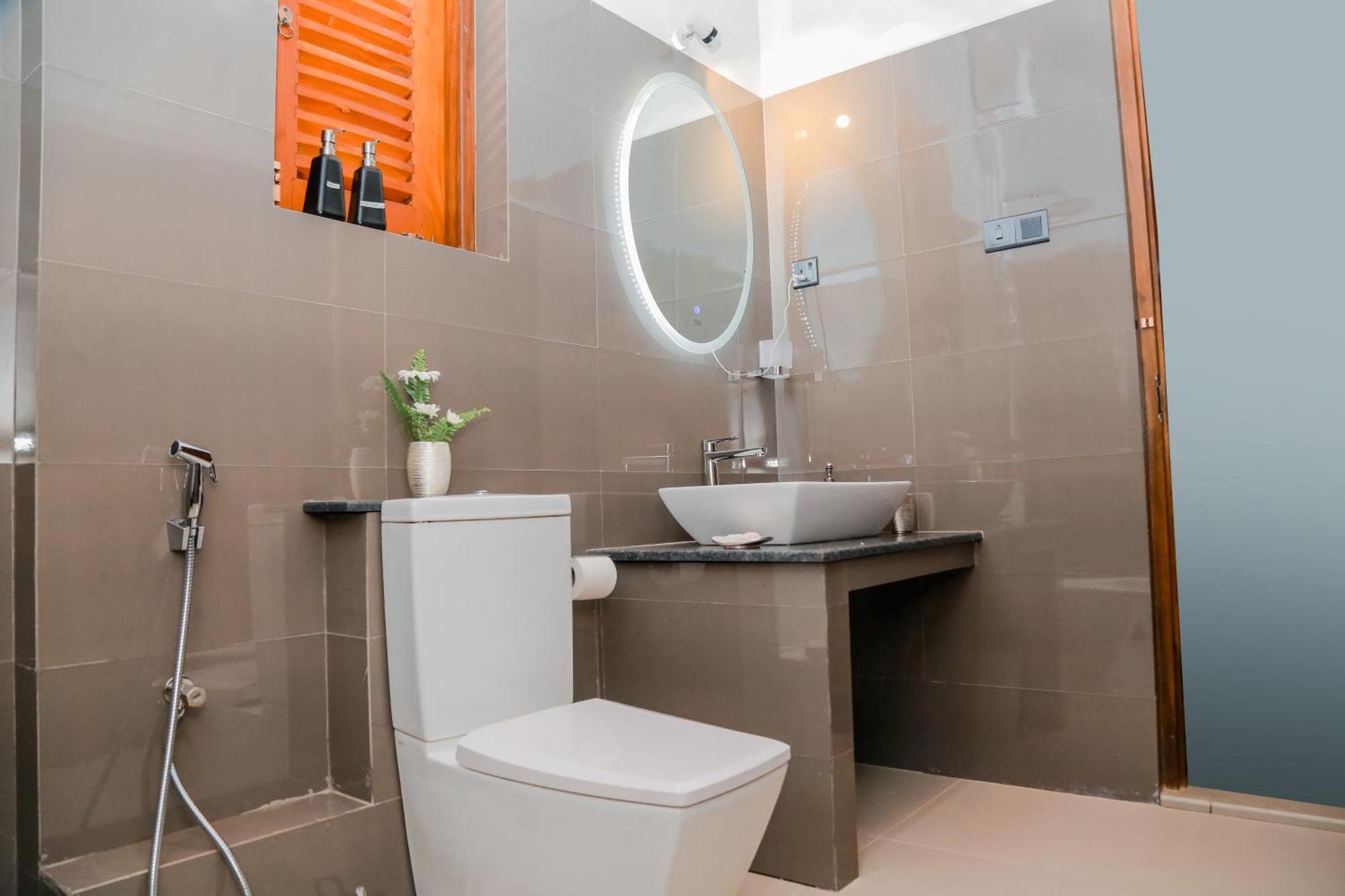 Golden Shower Inn Kandy Bagian luar foto