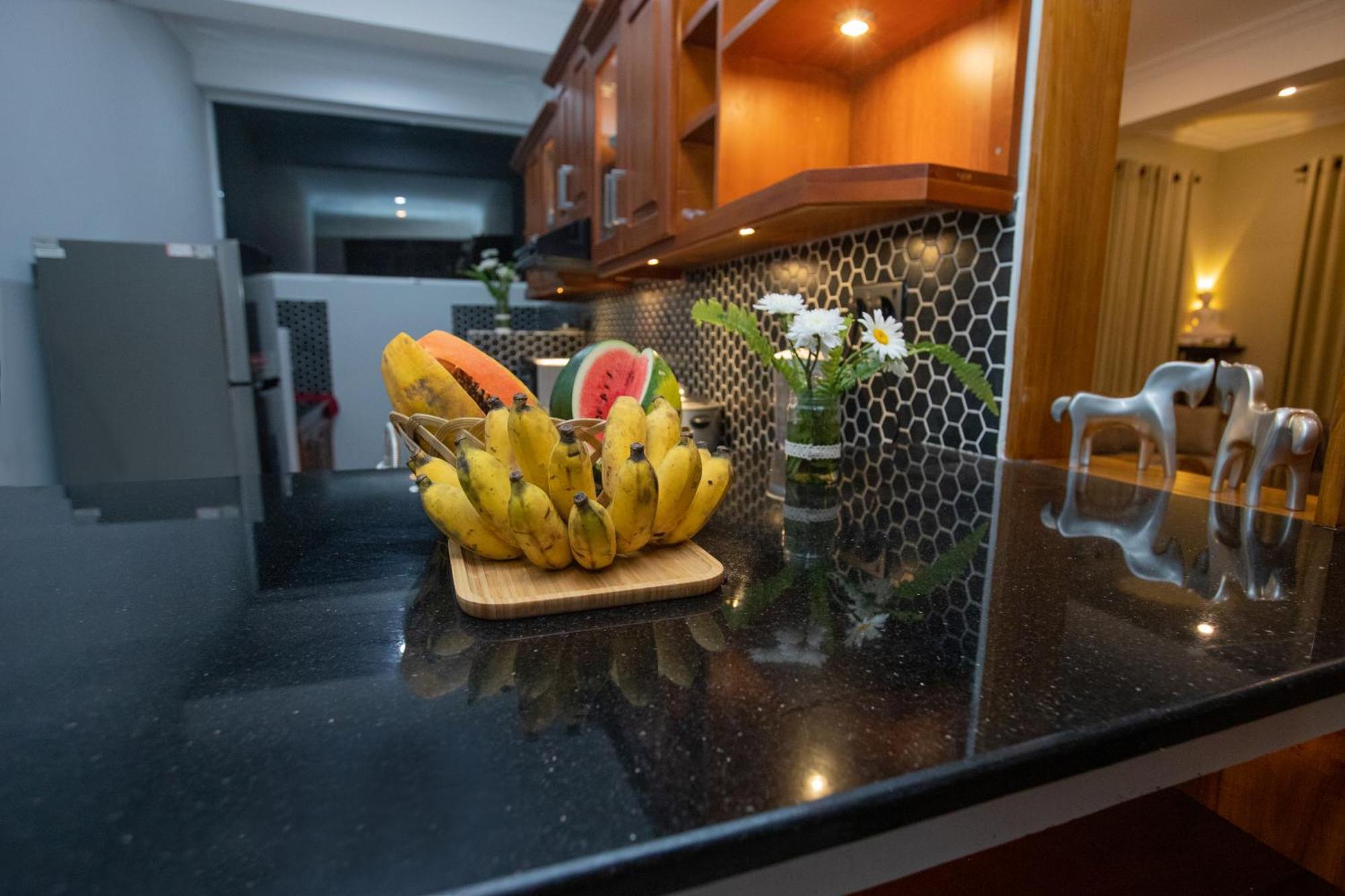 Golden Shower Inn Kandy Bagian luar foto