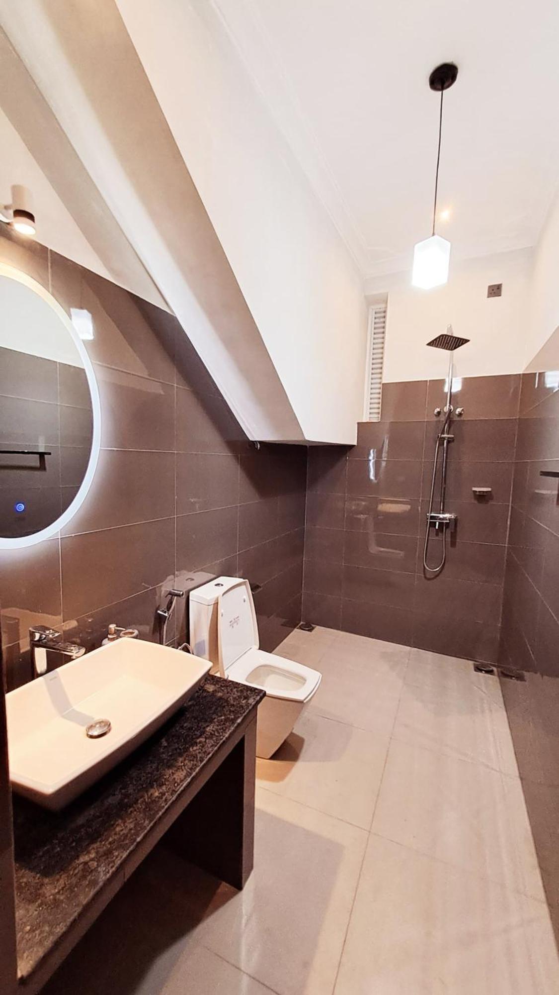Golden Shower Inn Kandy Bagian luar foto