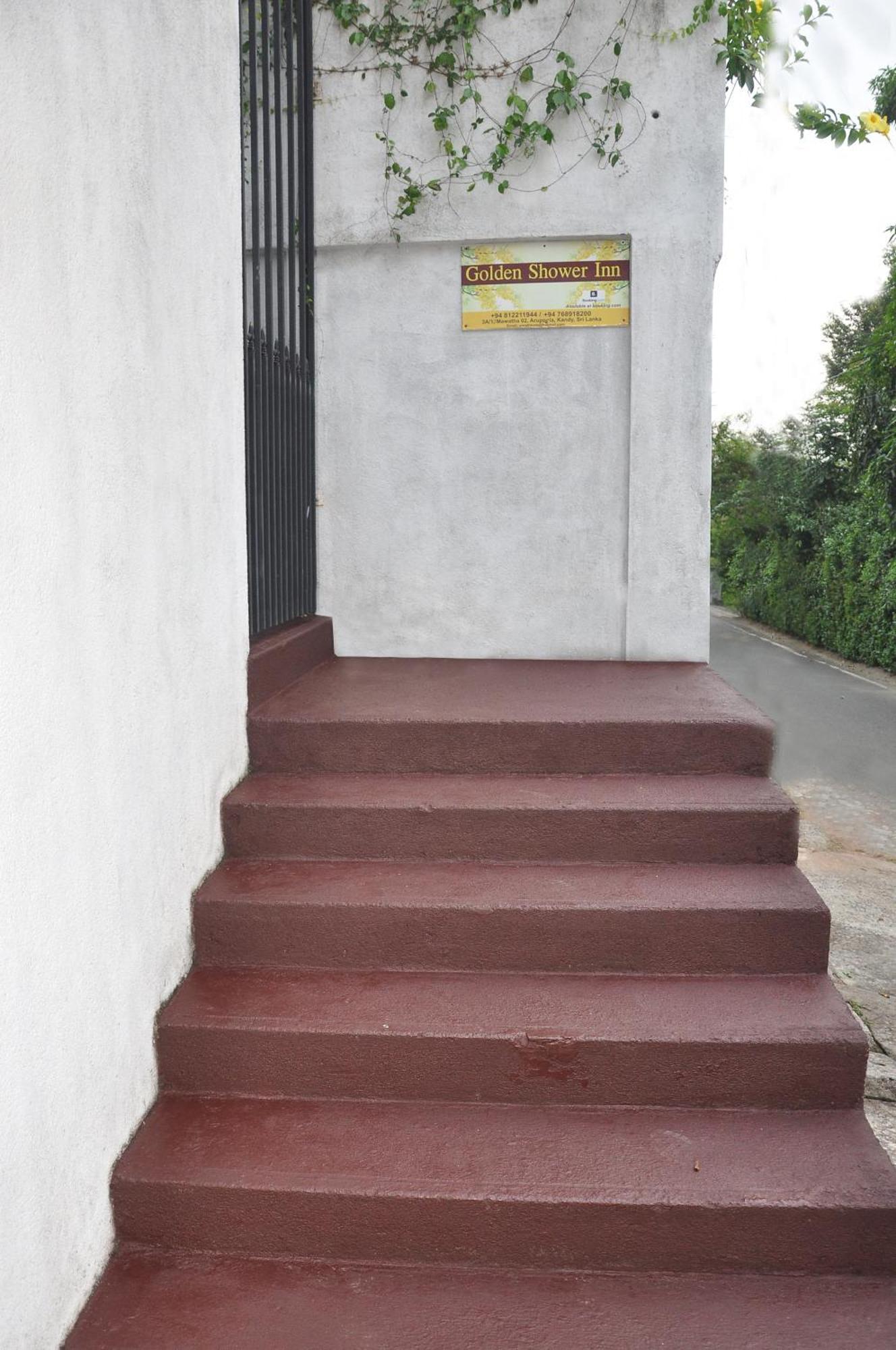 Golden Shower Inn Kandy Bagian luar foto