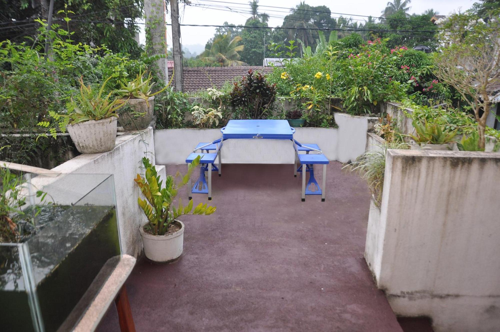Golden Shower Inn Kandy Bagian luar foto