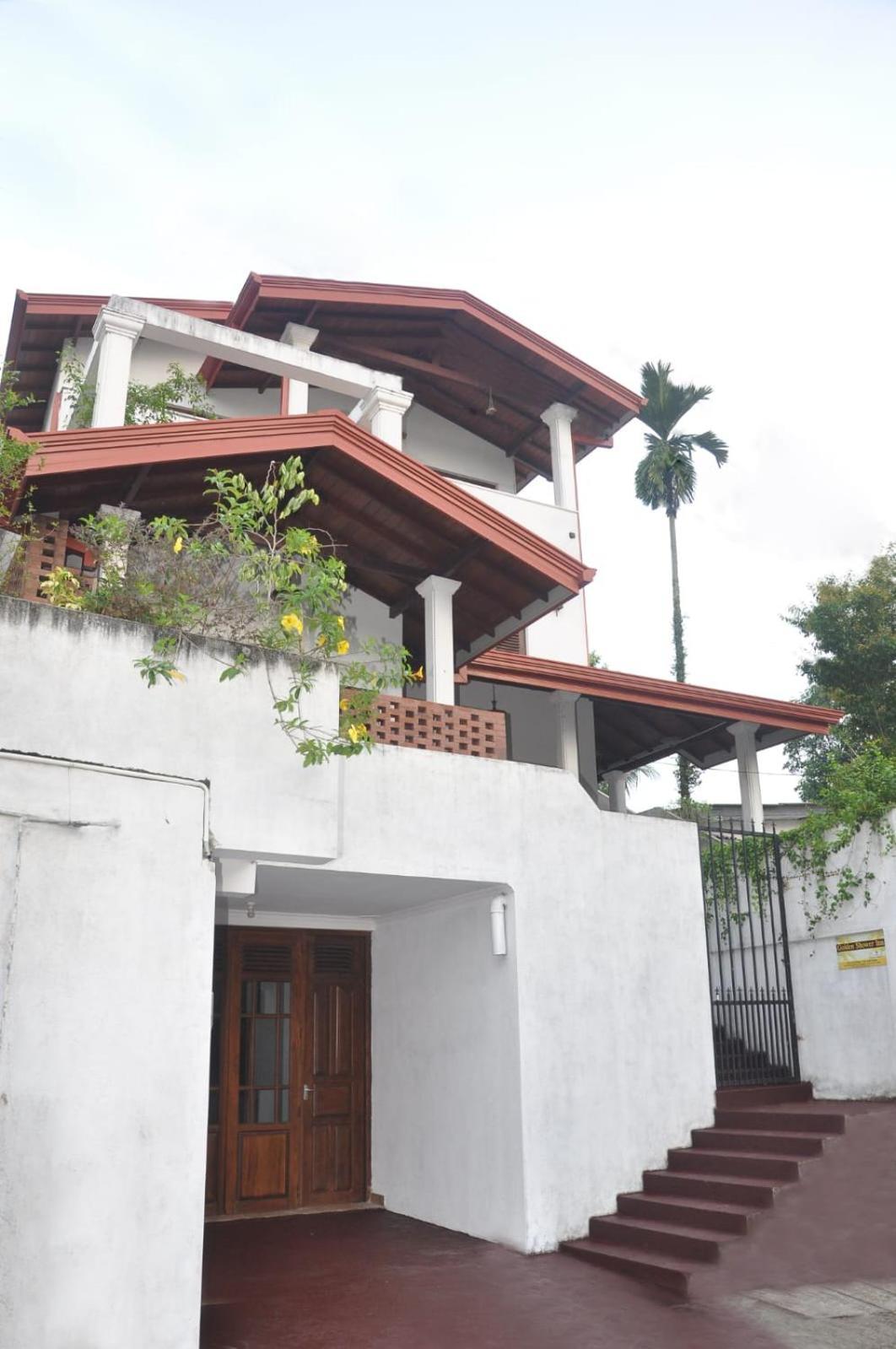 Golden Shower Inn Kandy Bagian luar foto