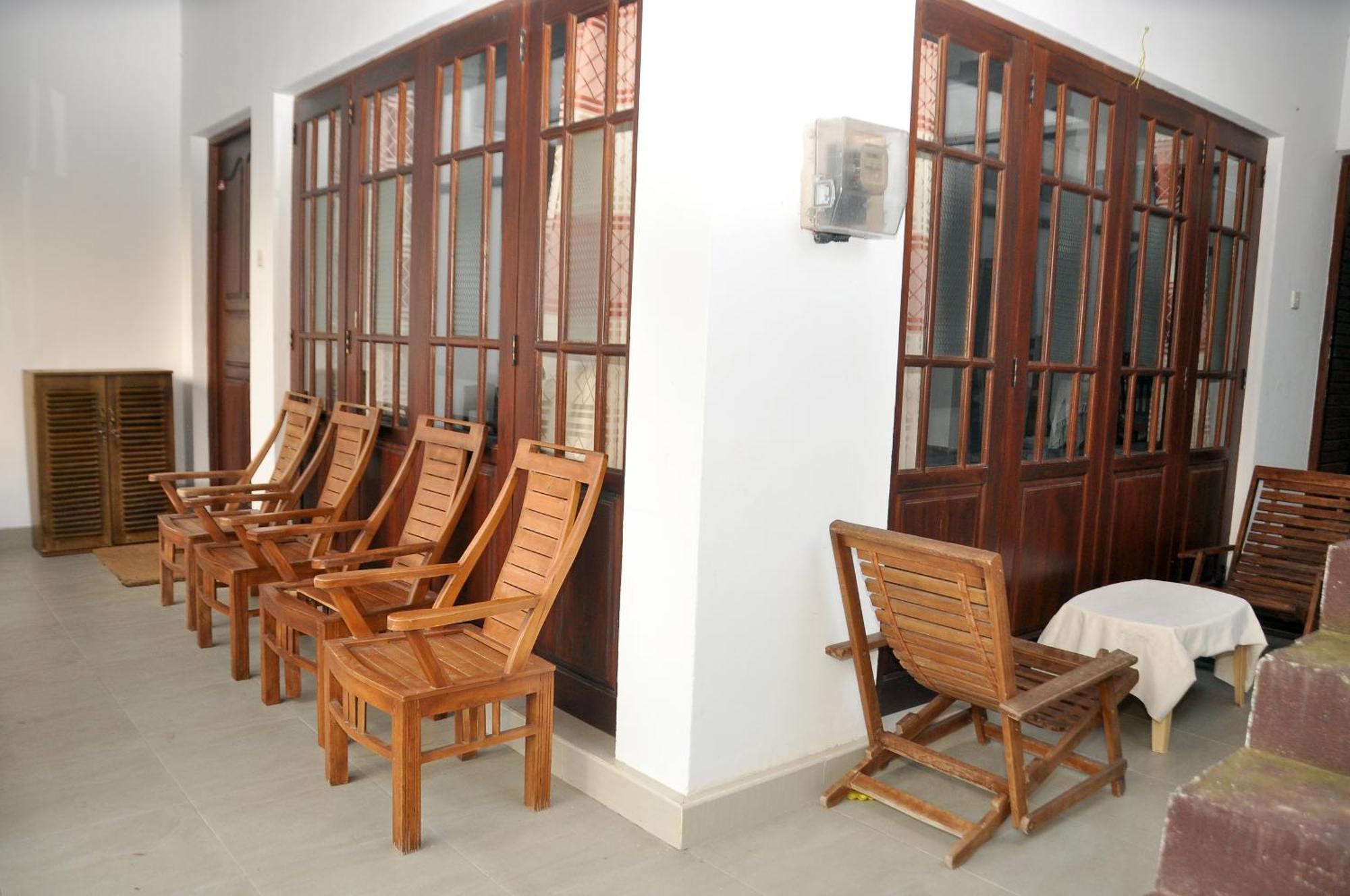 Golden Shower Inn Kandy Bagian luar foto