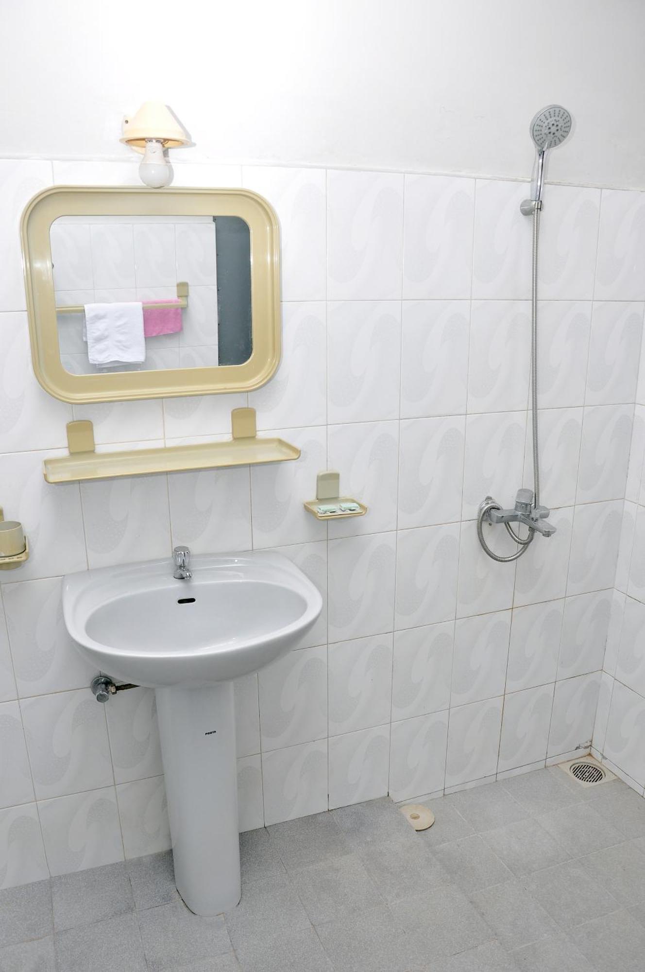 Golden Shower Inn Kandy Bagian luar foto